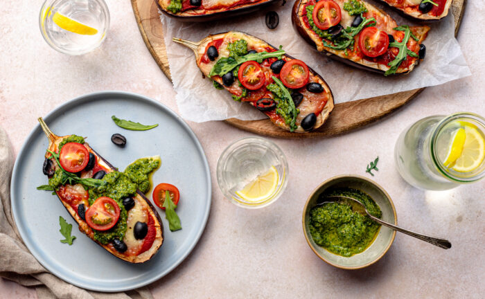 Recept: Auberginepizza’s van de BBQ met rucola-pesto