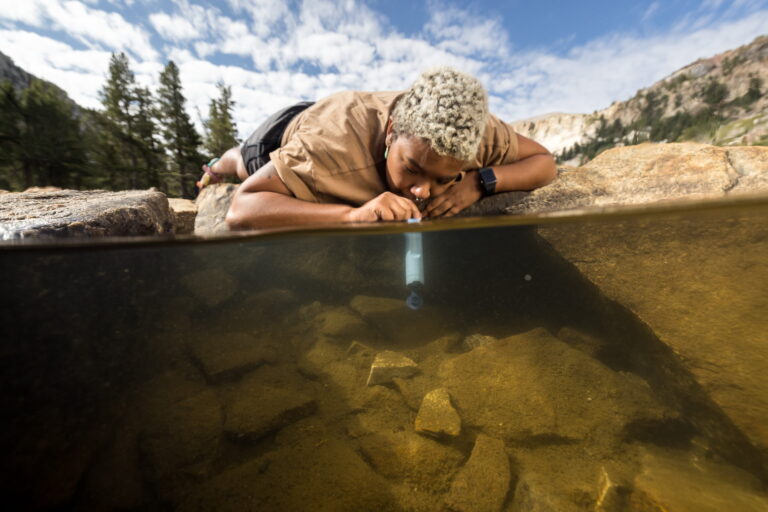 Veilig water drinken uit meren, rivieren en beekjes? Check LifeStraw