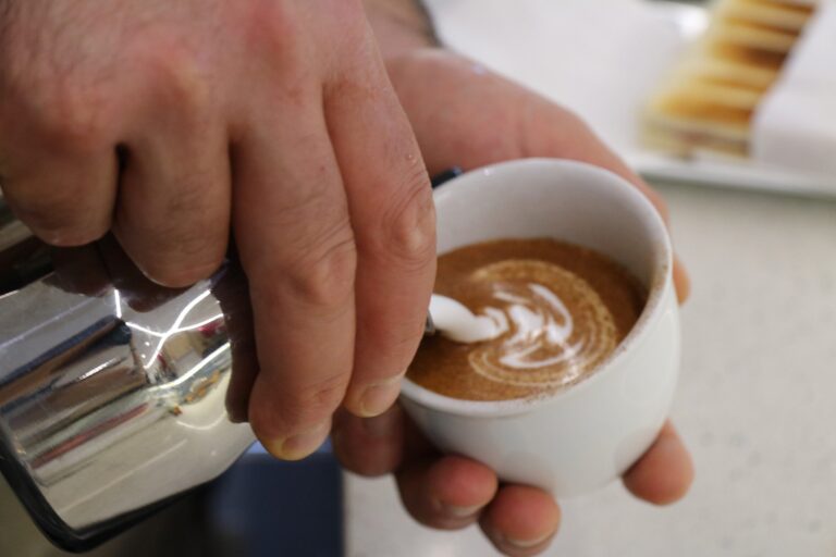 Koffiedik als meststof voor je tuin